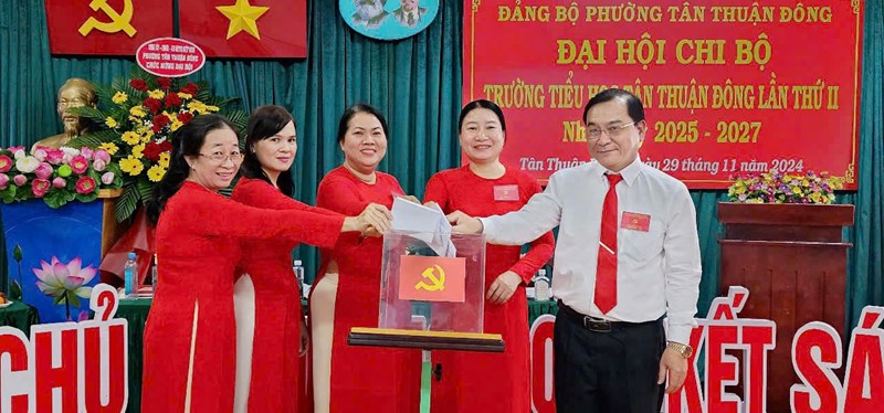 Đại hội Chi bộ trường Tiểu học Tân Thuận Đông nhiệm kì 2025 - 2027.